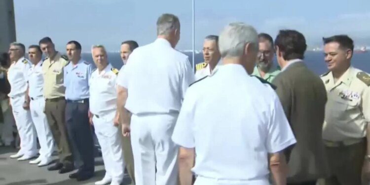 Felipe VI visita en Barcelona el buque anfibio portaeronaves LHD, 'Juan Carlos I'
