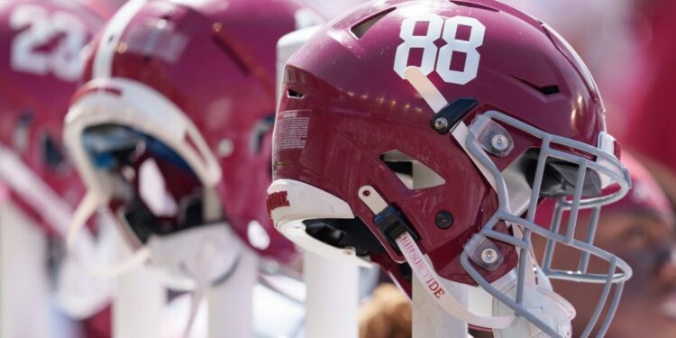 Former Alabama football great Sylvester Croom delivers message to Tide