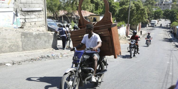 Gang coalition in Haiti spreads violence to Port-au-Prince neighborhood, setting fire to homes