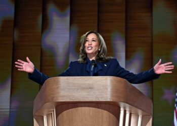 Harris seeks support from Arizona’s Republican voters on campaign trail in Scottsdale