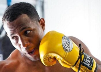 Herich Ruiz slogs out unanimous decision over Travorus Barnes