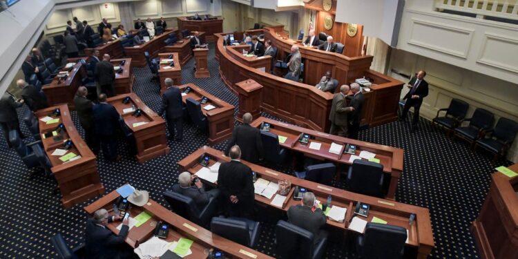 How many people are registered to vote in Alabama?