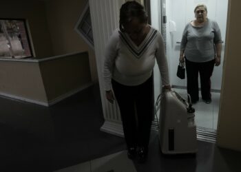 In Ecuador, power-dependent patients wait in anguish as the government imposes hours-long blackouts