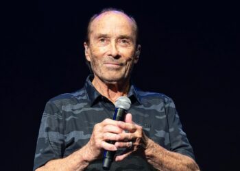 Lee Greenwood Says Kamala Can Use “God Bless the USA”—but Only If She Asks in Person