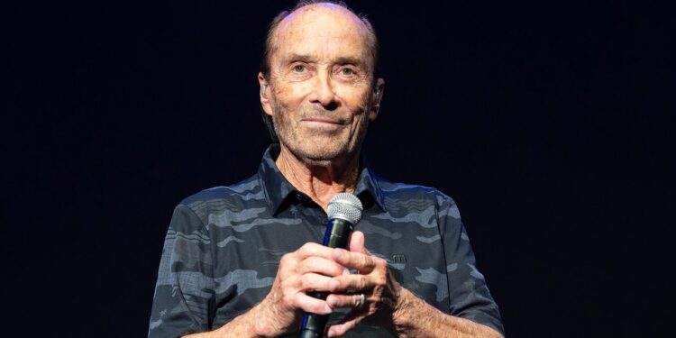 Lee Greenwood Says Kamala Could Only Use “God Bless the USA” If She Asks in Person