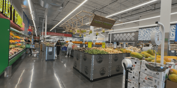 Leevers and Save-A-Lot join forces to open a grocery store for Central American community in Aurora