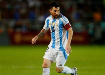 Lionel Messi fumes at soggy pitch as Argentina are held to a draw by Venezuela in FIFA World Cup qualifiers – Firstpost