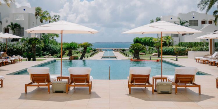 Luxury Caribbean vacation package includes two resorts on two islands: Travel Weekly