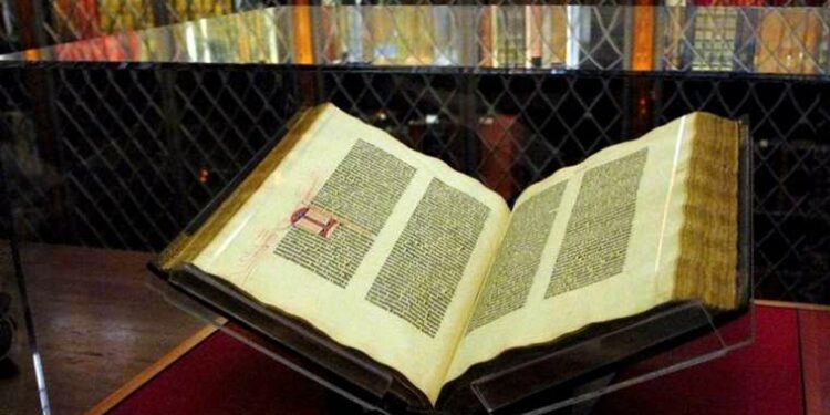 Paraguay exhibe la única réplica de la Biblia de Gutenberg en Sudamérica