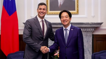 El presidente de Paraguay, Santiago Peña; en un encuentro en Taipéi con el mandatario taiwanés, William Lai (EFE/Oficina Presidencial de Taiwán/Simon Liu/Archivo)