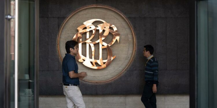 Peru Surprises, Keeps Lowest Rate Among Big Regional Peers