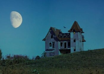 Photos Show the Most Haunted Houses in Every US State