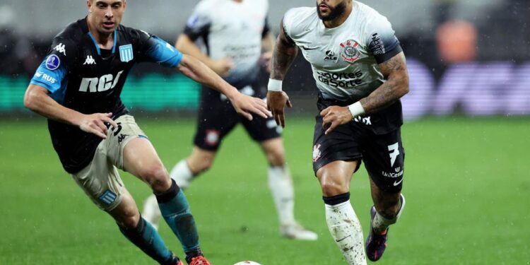 Racing Club Welcome Superstar Memphis Depay To Argentina