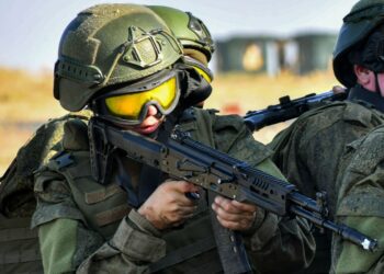 Russia-Ukraine war: Russian troops reach outskirts of key city - with 'fighting at every entrance'