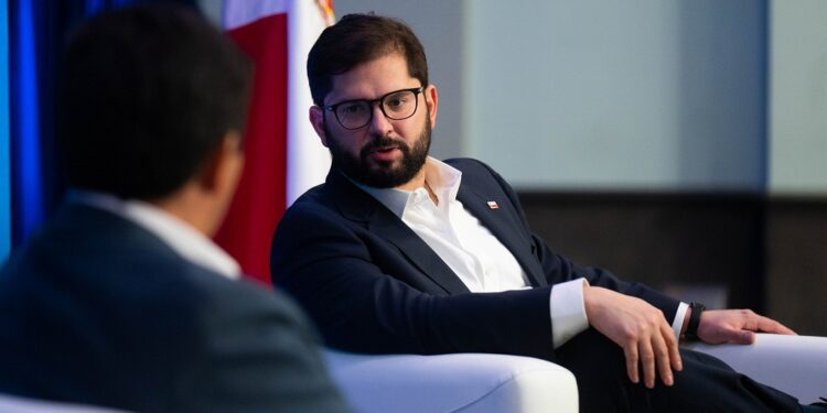 S&P Raises Chile’s Credit Rating as Economy Stabilizes