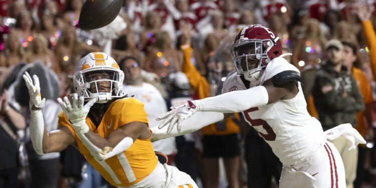 Sampson scores twice, Iamaleava overcomes early struggles in Tennessee's 24-17 victory over Alabama