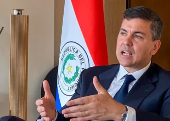 Santiago Peña dijo que en los últimos meses Paraguay logró bajar el nivel de pobreza hasta la mitad