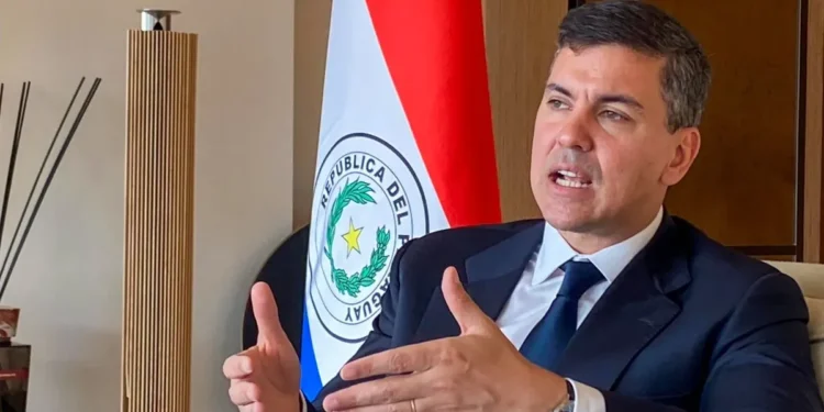 Santiago Peña dijo que en los últimos meses Paraguay logró bajar el nivel de pobreza hasta la mitad