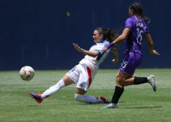 Isidora Olave en acción con La Roja Femenina ante Ecuador (Comunicaciones FFCh)