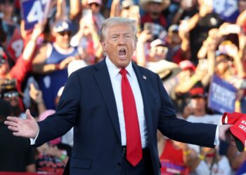 Trump pushes further into blue America, vows to restore California's 'paradise lost'