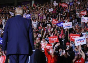 Trump v Harris latest: Daughter of late Republican president endorses vice president | US News