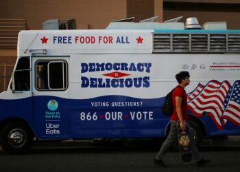 US Election 2020: America decides - US Election 2020 in Arizona: Turning blue after 24 years of Republican rule - BBC Sounds