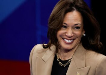 Vice President Kamala Harris rallies supporters in Phoenix