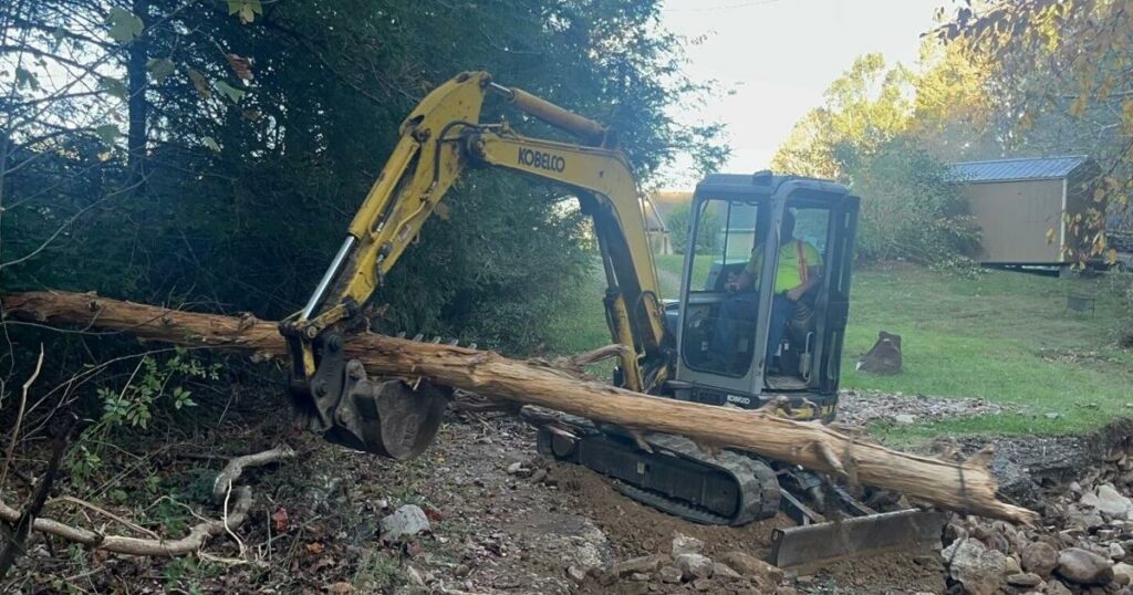 Volunteers from Colorado, Bahamas provide recovery in Mountain City