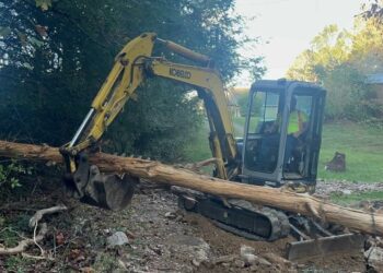 Volunteers from Colorado, Bahamas provide recovery in Mountain City