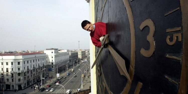 What is US Daylight Saving Time and When Do Clocks Change?