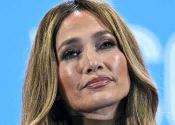 Jennifer Lopez Gives Searing Message To Donald Trump