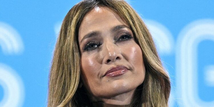 Jennifer Lopez Gives Searing Message To Donald Trump