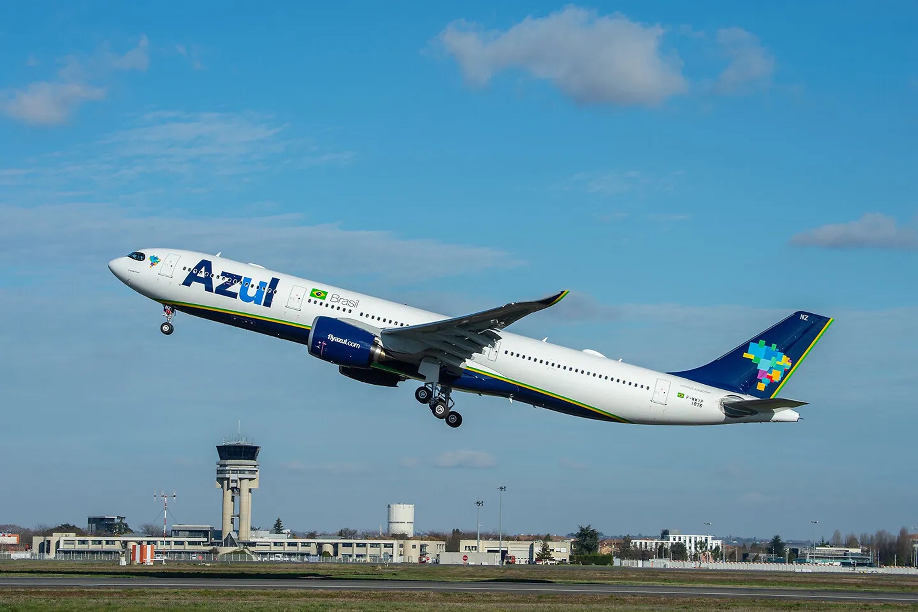 a330-900-msn1876-azul-taking-off-3