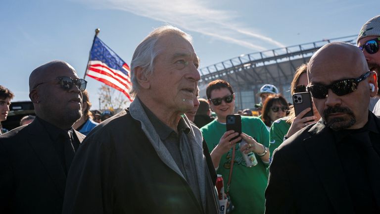 Actor Robert De Niro walks past tailgaters during the ‘Tailgate for Turnout’ event ahead of the Philadelphia Eagles game in Philadelphia, Pennsylvania, U.S., November 3, 2024. REUTERS/Seth Herald