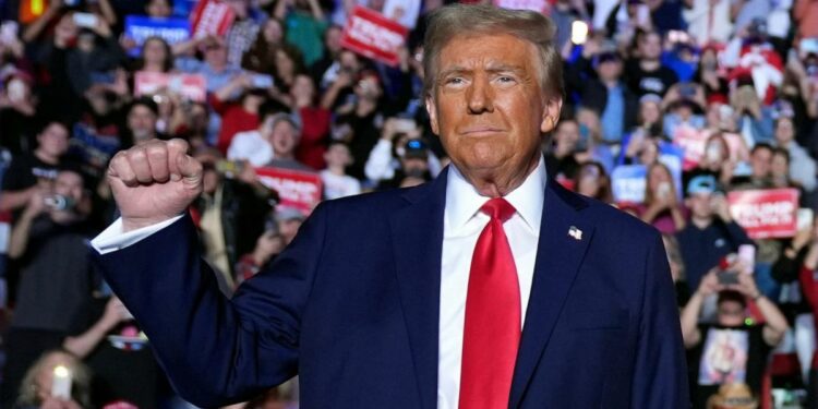 Trump to host dinners in Mar-a-Lago on election night