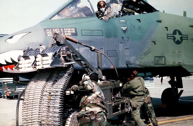  21/05/1992 load 30mm rounds of ammunition into an A-10A Thunderbolt II attack aircraft for its GAU-8/A Avenger cannon prior to a sortie