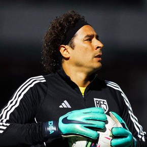 Vídeo: error increíble de Memo Ochoa y derrota de su equipo en Portugal