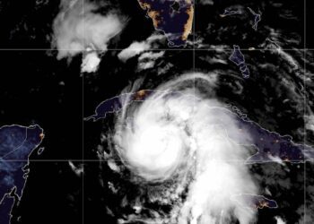 Tracking Hurricane Rafael storm path as it makes landfall