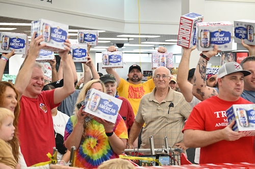 Hulk Hogan visits Fairhope