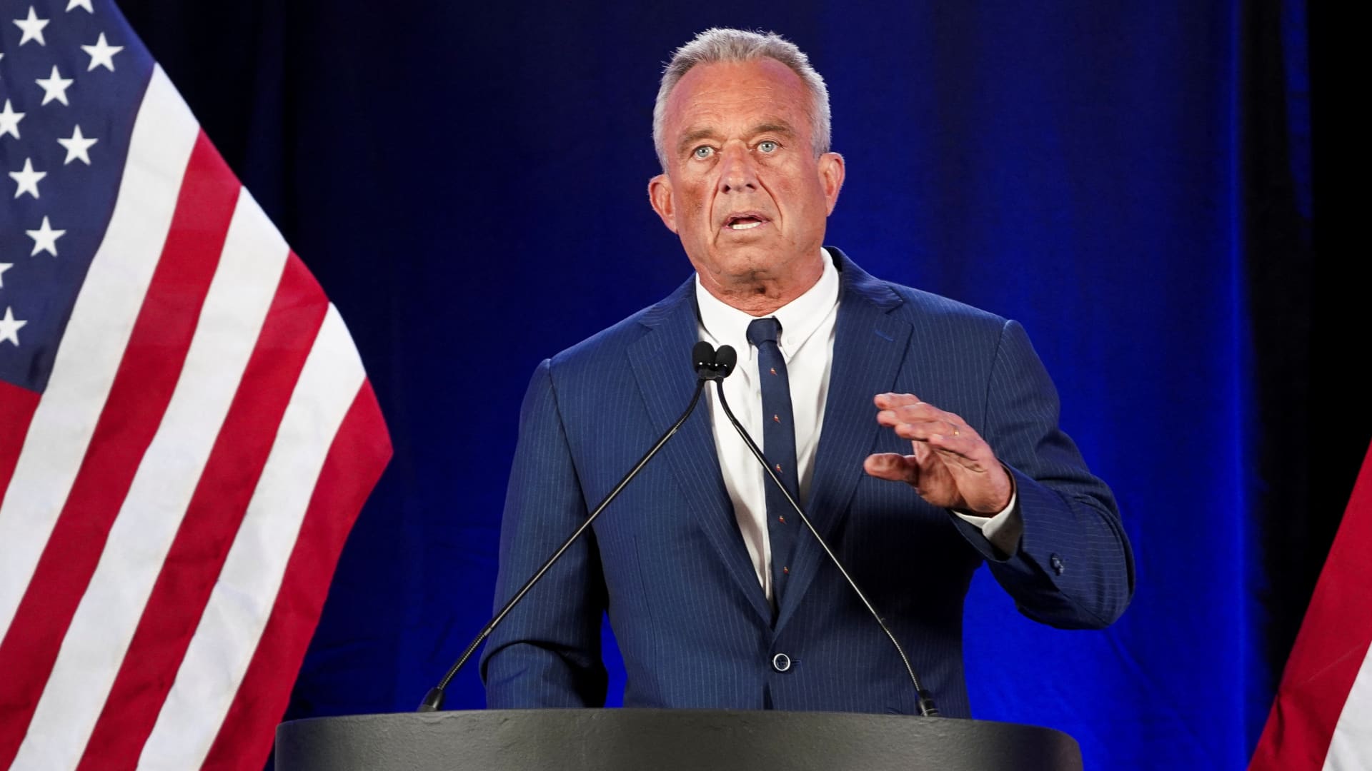 Independent presidential candidate Robert F. Kennedy Jr. makes an announcement on the future of his campaign in Phoenix, Arizona, U.S. August 23, 2024. 