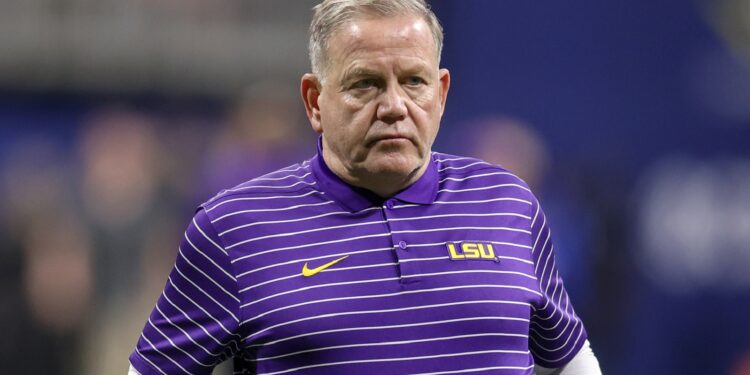 Fans clowned Brian Kelly with the same photo after LSU lost to Alabama