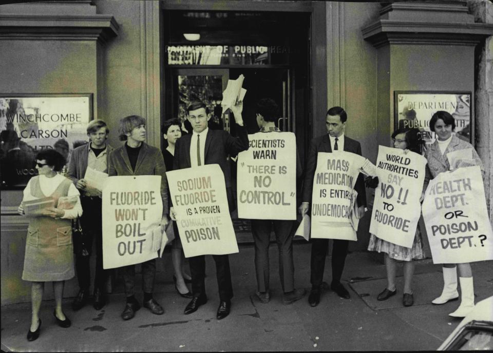 anti fluoride protesters