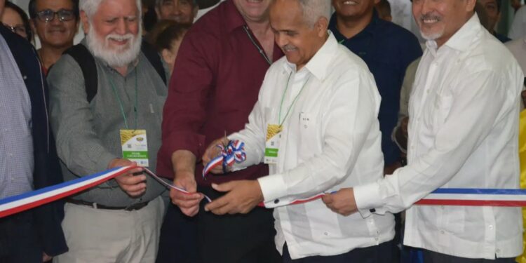 Dominican Republic hosts major Latin American beekeeping congress