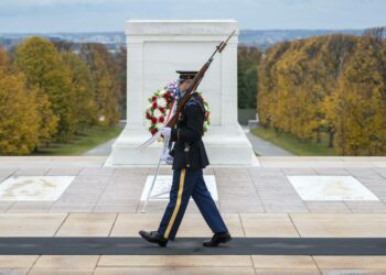 An Army general's final 'walk' at the Tomb of the Unknowns