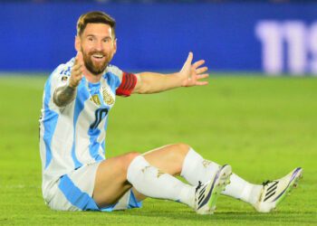 What Messi called the referee in Argentina's shock Paraguay defeat 🤬