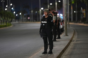 El bloque de seguridad está conformado por la Policía y las Fuerzas Armadas. (AP Foto/Dolores Ochoa, Archivo)