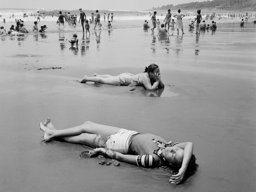 Families congregate on the Pacific coast beach in La Libertad, El Salvador, in April 1983.