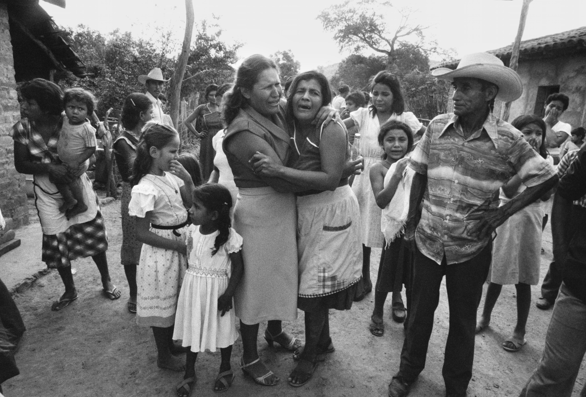 Local residents mourn as a truck carrying caskets of dead relatives arrives in Guadalupe, San Vicente department, El Salvador, on May 9, 1983.