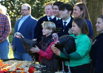Governor’s Mansion hosts annual turkey pardon