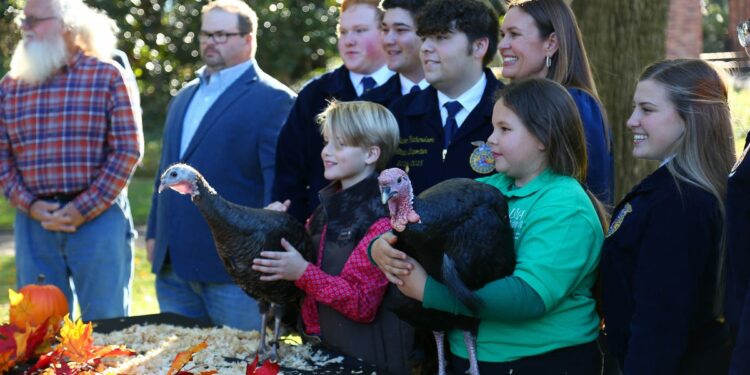 Governor’s Mansion hosts annual turkey pardon